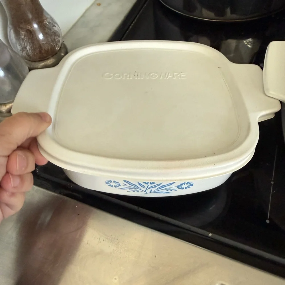 Corningware Set of 3 w/ lids White Casserole Dishs w Blue Floral and Glass Lids